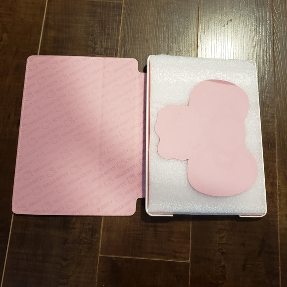 Hello Kitty IPad Air / IPad 3 Flip Cover case - Picture 2 of 3